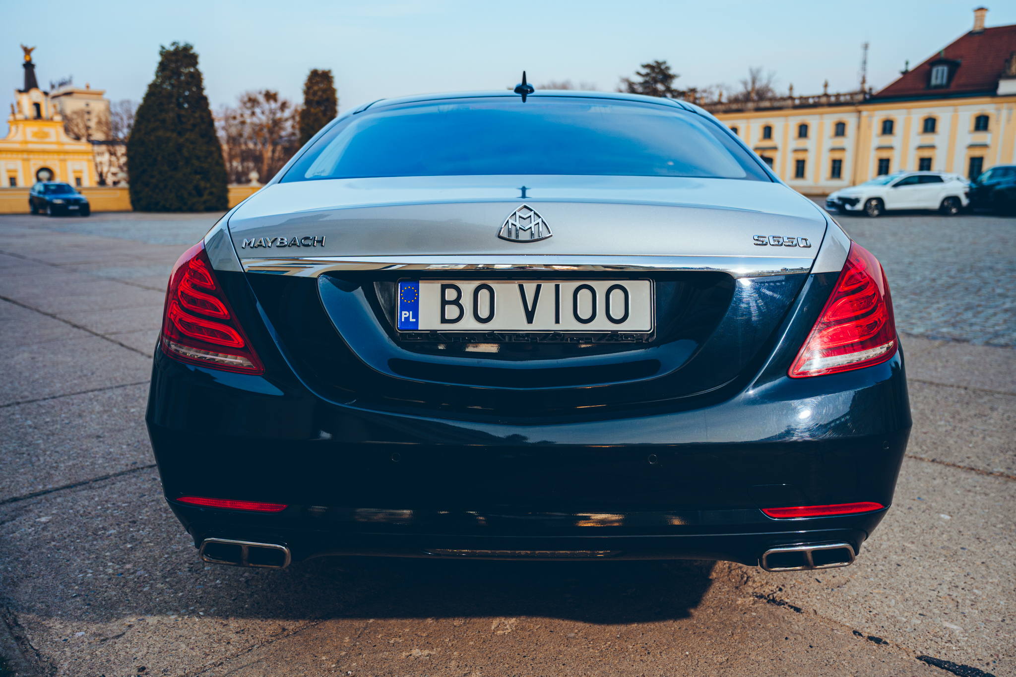 Maybach tył z pałacem w tle